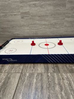 Air hockey table
