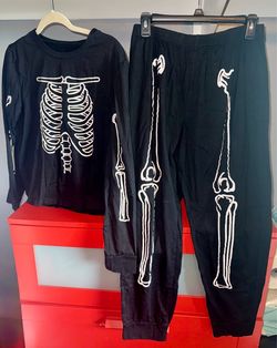 Skeleton Halloween Pajama Set – Unisex Large – $15