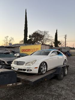 2008 Mercedes Benz CLS550, Selling Parts