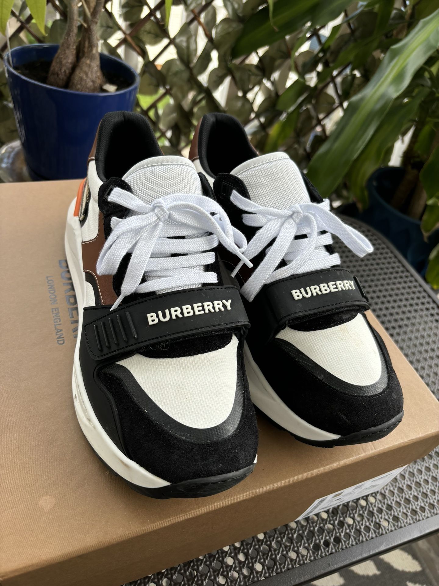 Burberry Sneakers 