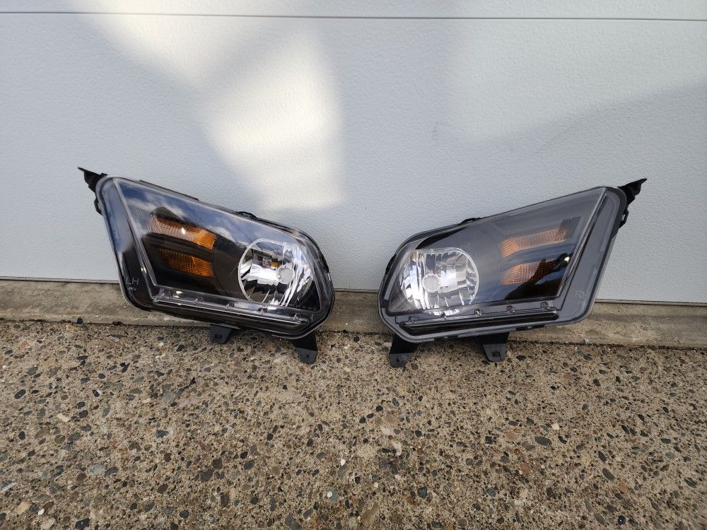 [Halogen Type] For 2010 2011 2012 2013 2014 Ford Mustang Black Headlights pair