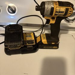Dewalt drill charger 2 batteries (one battery won’t charge may just need jumped!