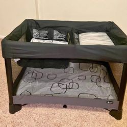 4Moms Breeze Playard with Bassinet attachment