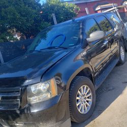 PARTS PARTS PARTS FOR SALE PATTING OUT IS 2008 CHEVY TAHOE PART