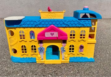 Disney Junior Doc McStuffins Toy Hospital Playset - Halloween Decor Haunted House