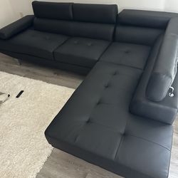 NEW MODERN BLACK SECTIONAL WITH FREE DELIVERY 