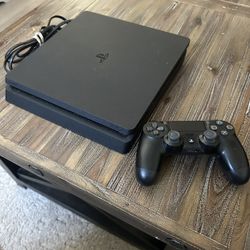 PlayStation 4 SLIM Comes With 1 Remote
