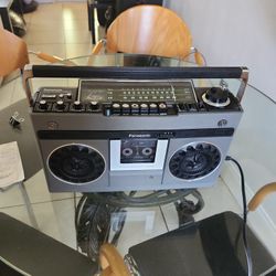 Vintage 70s Panasonic Gettobalster