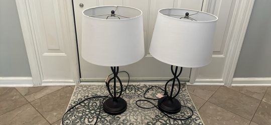 2 matching lamps