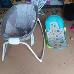  Extra Baby Items , Bath Chair And Basinet With Vibration And Lul.