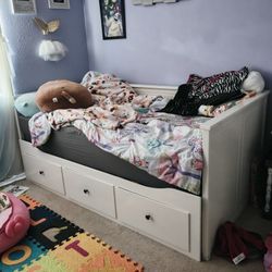 Twin To King-Day bed With Storage