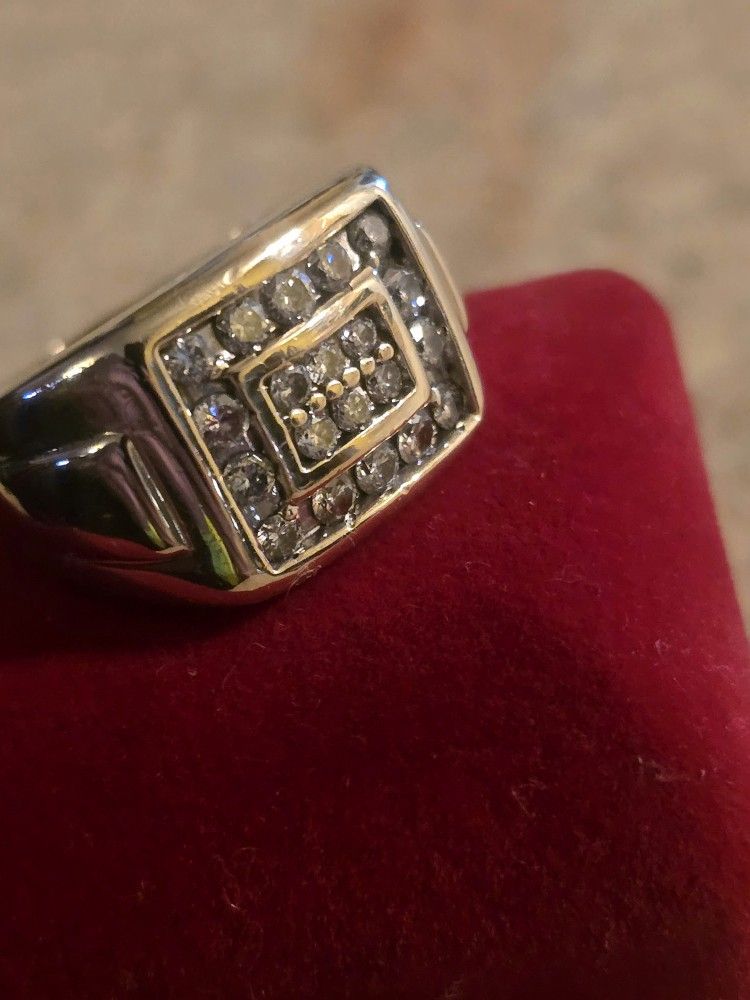 Mens 14kt diamonds ring