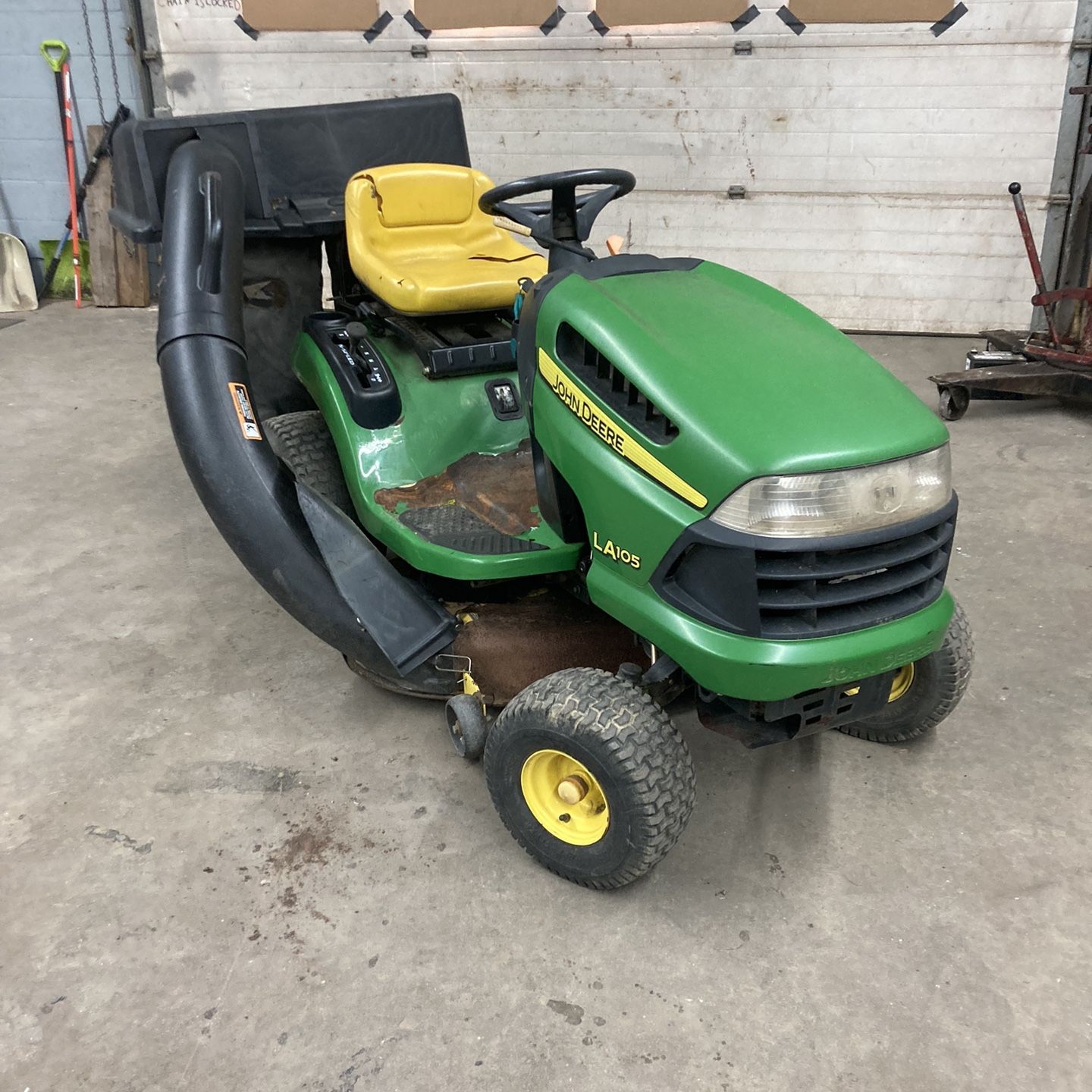 John deere la105 online mower deck