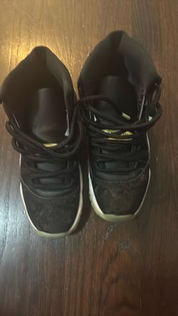 Jordan’s Retro 11” black an Green gum bottom glow in dark