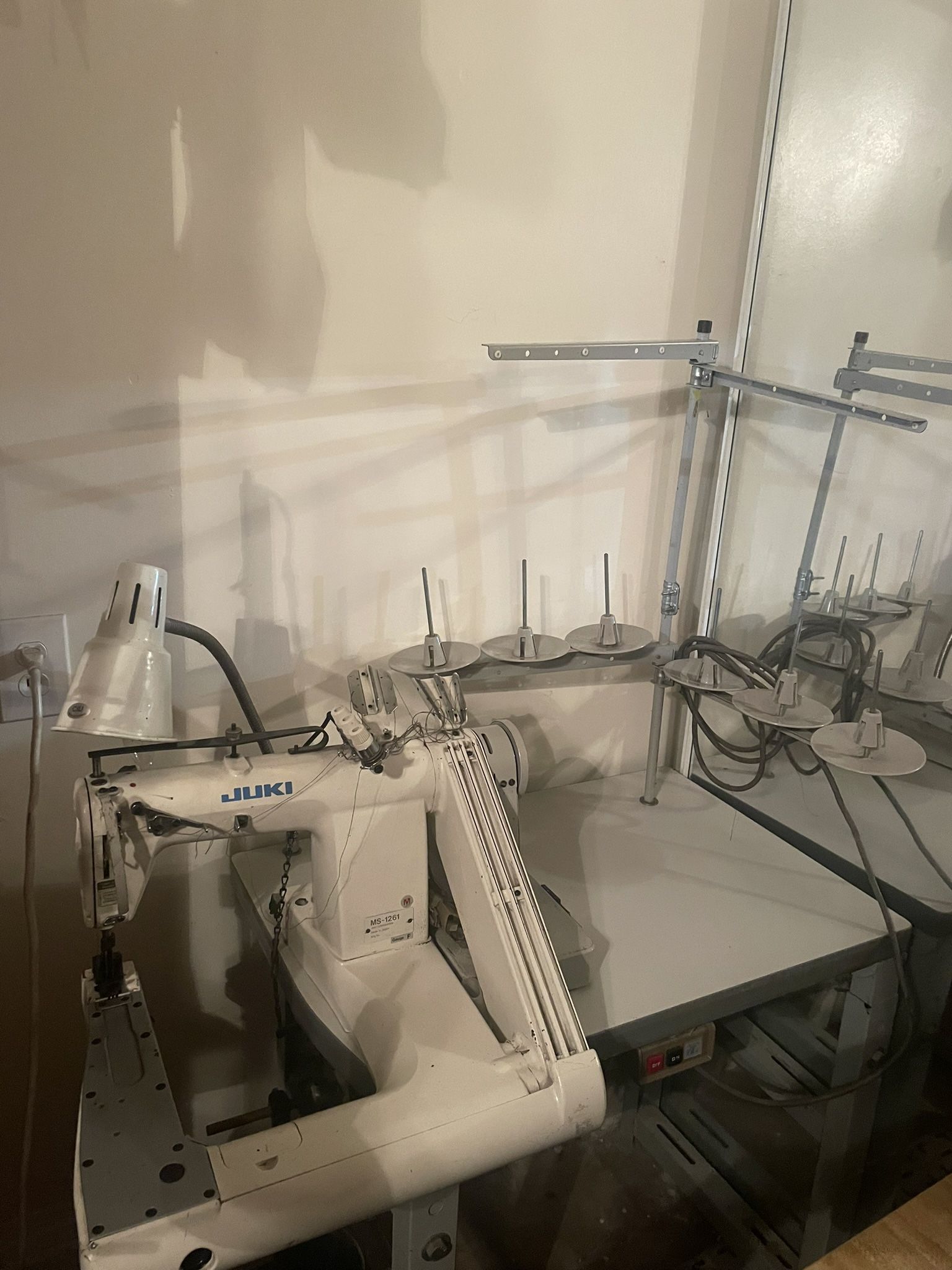 Maquina de Codo De 3 Agujas 