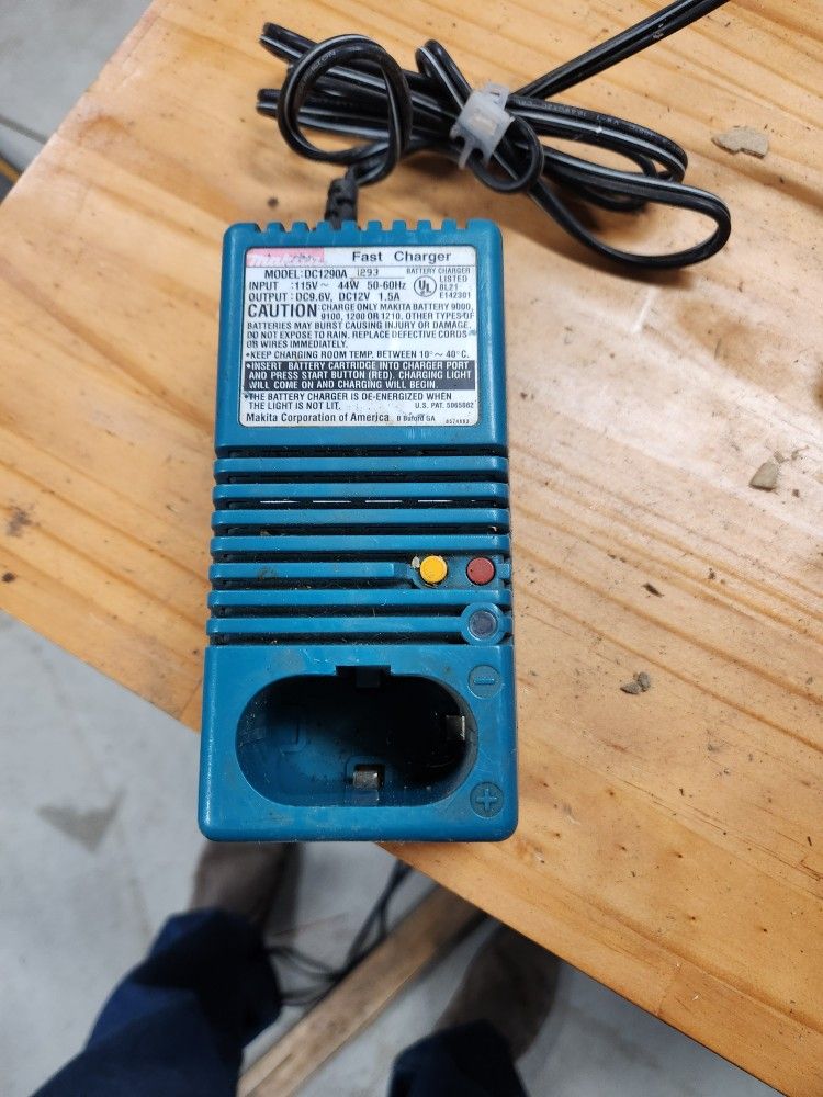 Makita Fast Charger