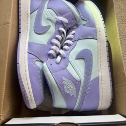 Jordan 1 mid purple size 11 used