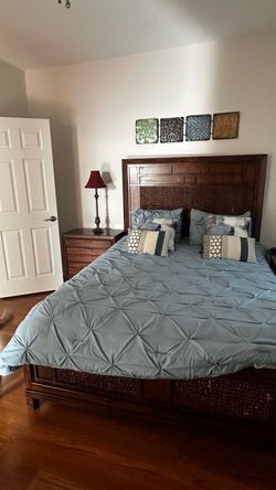 Queen Bedroom set - 5 pieces
