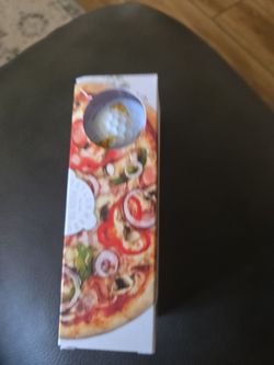 TaylorMade TP5 pizza balls
