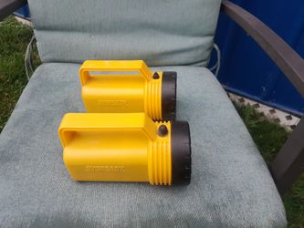 To Everready Flashlight One Works And The Other One Needs A Battery $1 For The Both