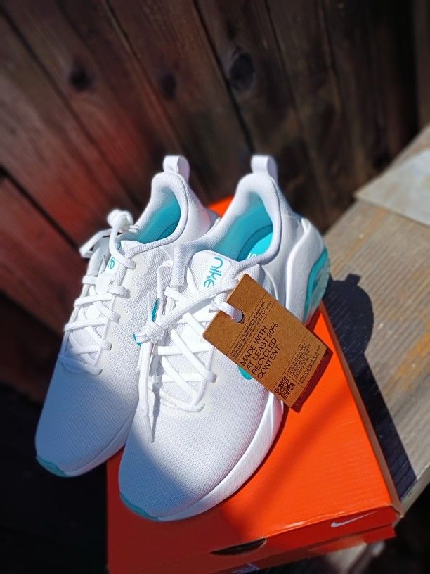 Women's Nikes Air Zoom Bella 7
