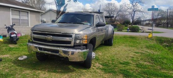 2013 Chevy 3500 6.0 heavy duty tow truck