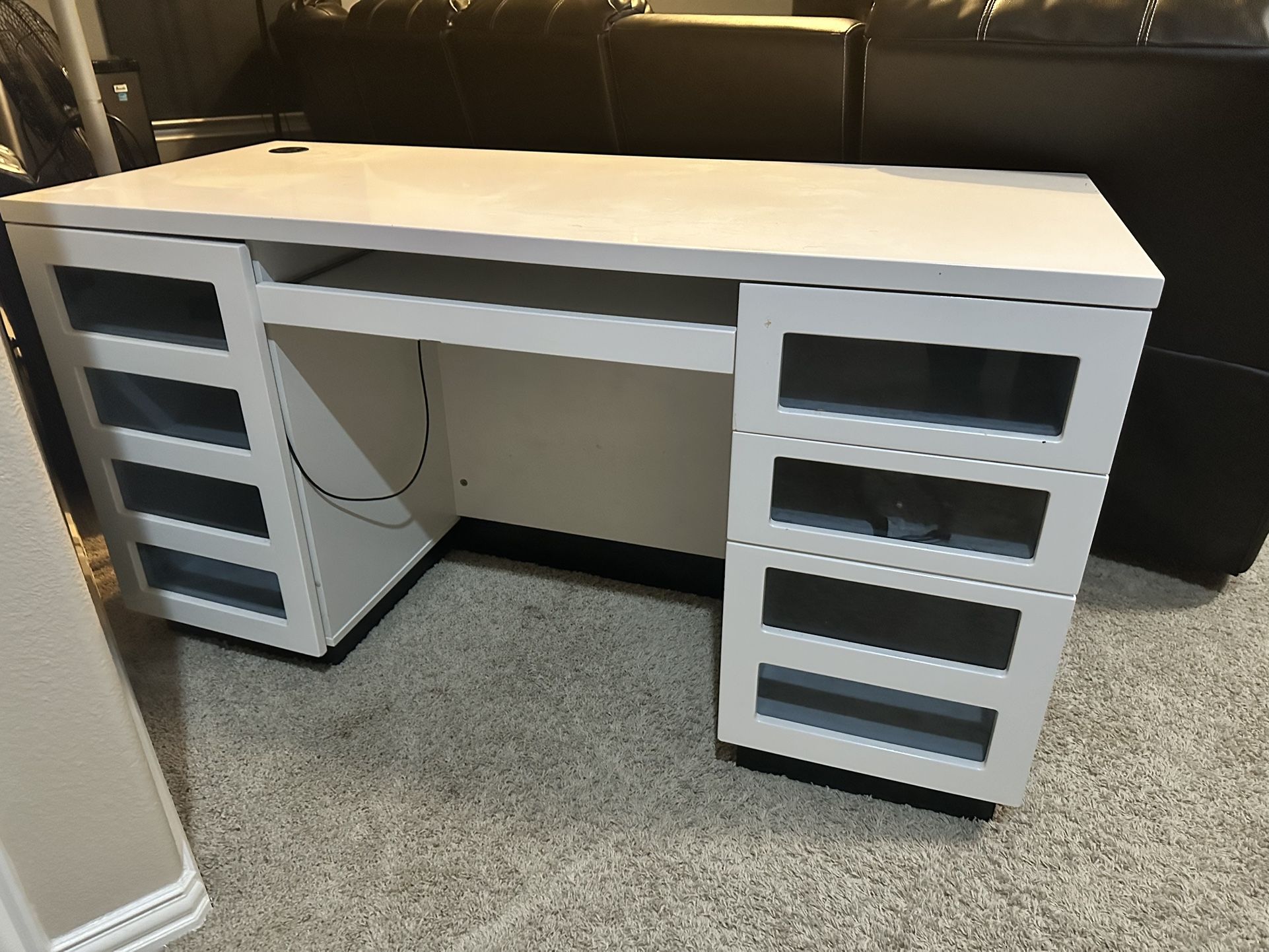 White Desk And Chair