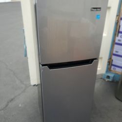 Magic Chef 4.8 Cu. Ft Stainless Steel Top Freezer Compact Refrigerator 