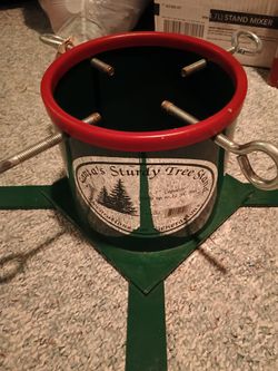 Santas Sturdy Tree Stand 