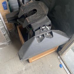 Curt E16 5th Wheel Hitch for Nissan Titan 