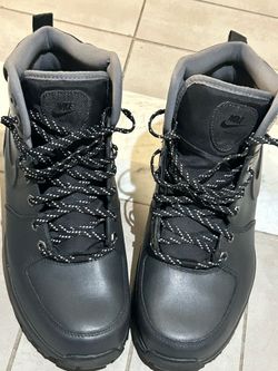 Nike sneaker   Size 10