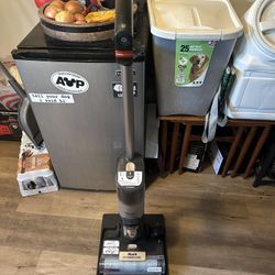 Shark Hydrovac (vacum-mop-self Cleaning)