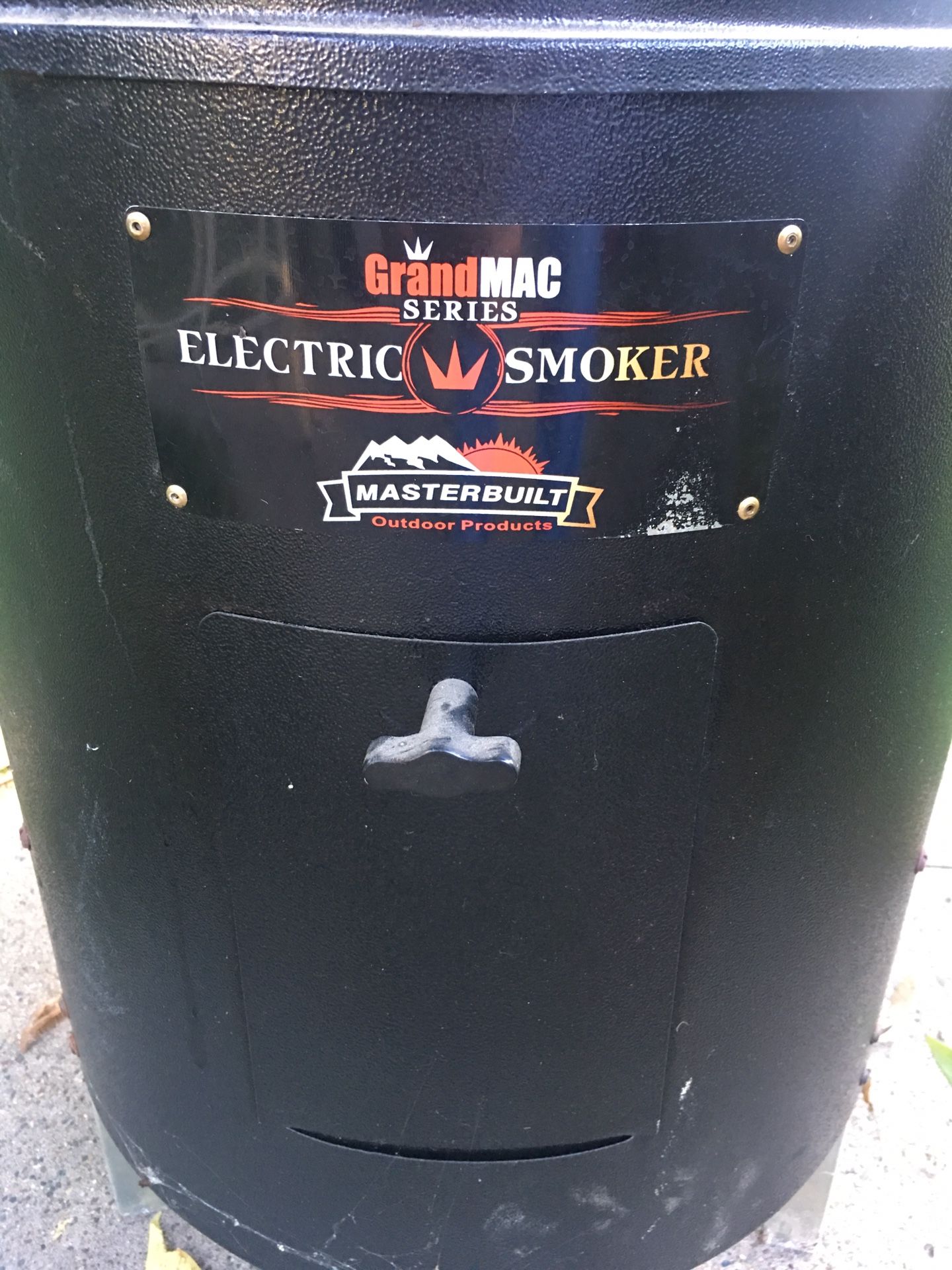 Electric smoker