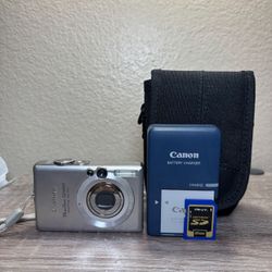 Canon PowerShot SD600 Digital ELPH 6MP Silver Camera