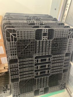 Plastic Pallets 52” x 44” x 5”