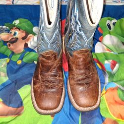 Kids Boots Size 4 $15