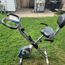 Exercise Equipment Treadmill and Stationary Bicycle 
