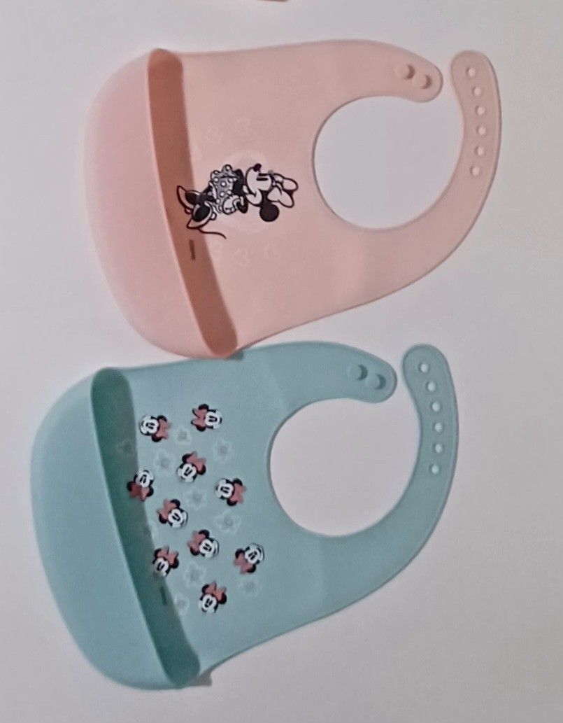 4 Baby & Toddler Bibs with Food Catcher. & Feeding Accessories