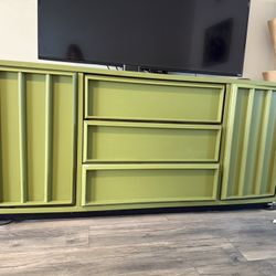 Cabinet / TV Console