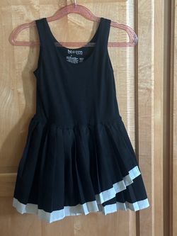 Size 6  Black & White pleated Dress Built in Shorts