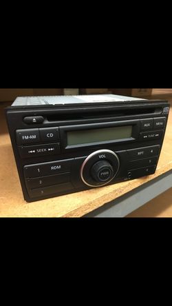 Radio and CD player oem. Part for Nissan Versa and Nissan Sentra