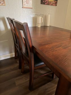 Modern Dark Wood Dining Table Set – Like New ✨