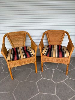 2 vintage wicker chairs with cushions