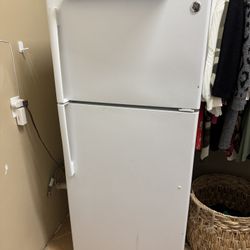 GE Refrigerator