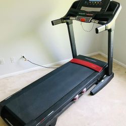 PROFORM PERFORMANCE 1450 TREADMILL ( LIKE NEW & DELIVERY AVAILABLE TODAY)