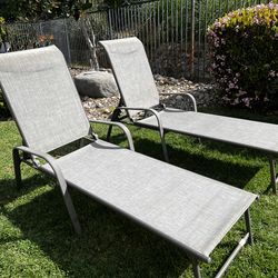 Lounge chair set with pads