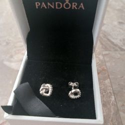 BEAUTIFUL PANDORA EARRINGS ALE 9.25......😁😊😍