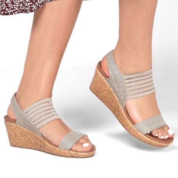 Skechers luxe foam wedge sandals women’s Size 6.5