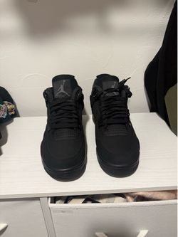 $ 200 $ Black cat 4s size 8.5