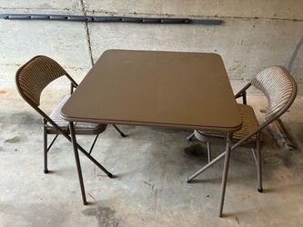 Card table with 2 padded chairs